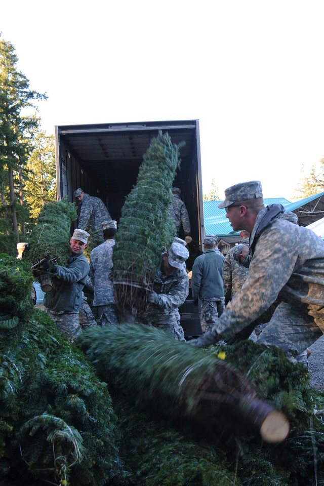 'Raiders' augment JBLM Trees for Troops program