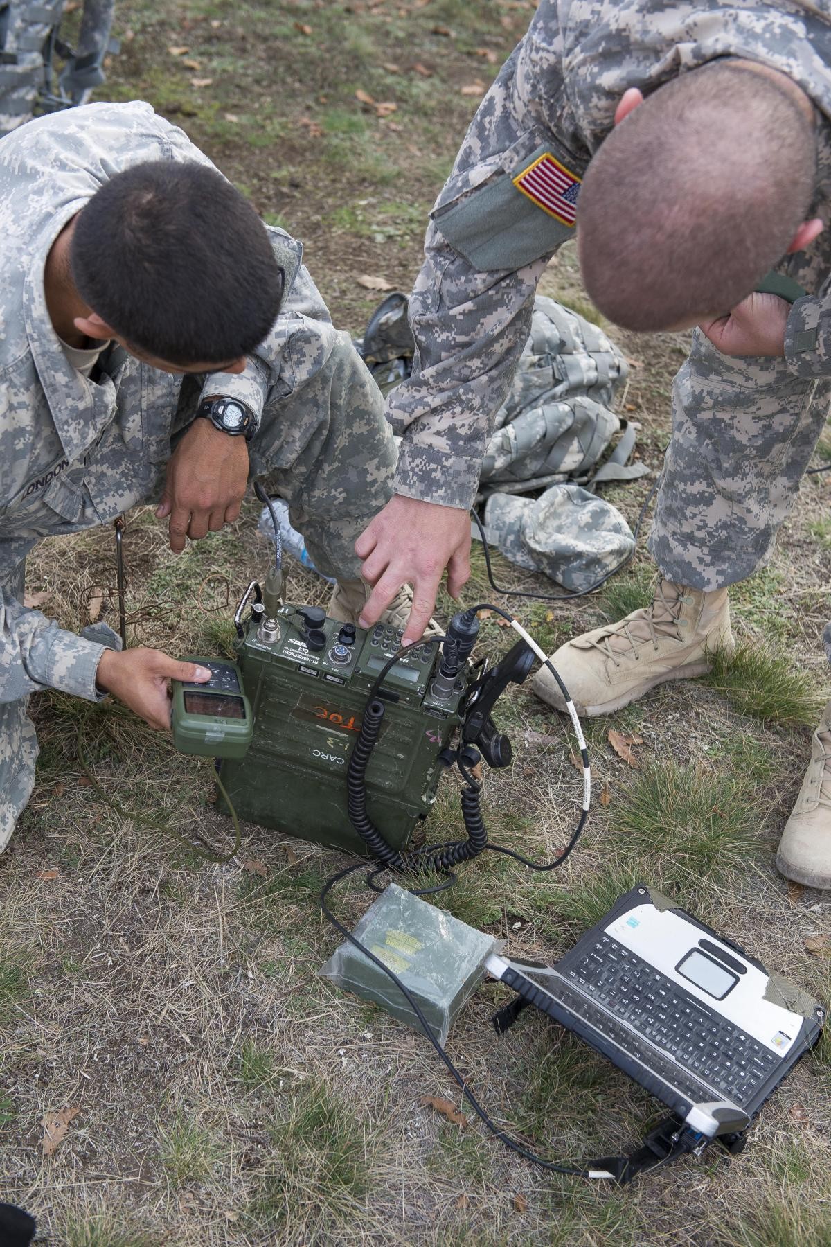 Kent let down Safe Troops maintain skills with radio training | Article | The United States  Army