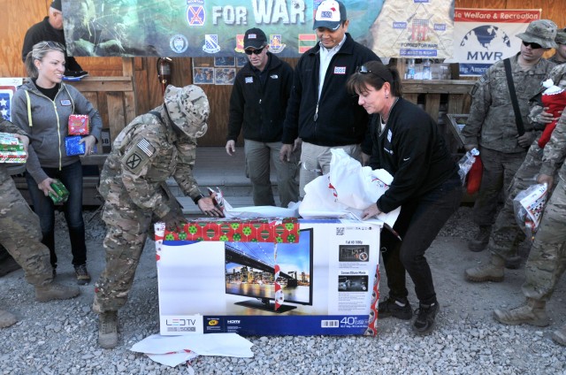 Christmas Convoy visits Gamberi