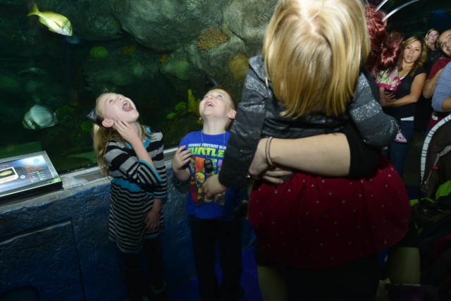 Soldier surprises family as Scuba Claus