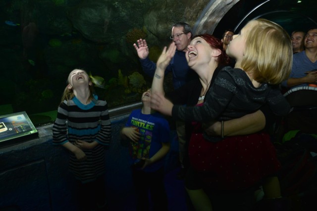 Soldier surprises family as Scuba Claus