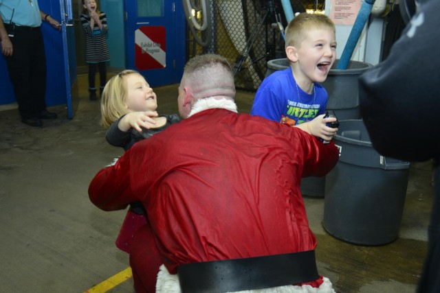 Soldier surprises family as Scuba Claus