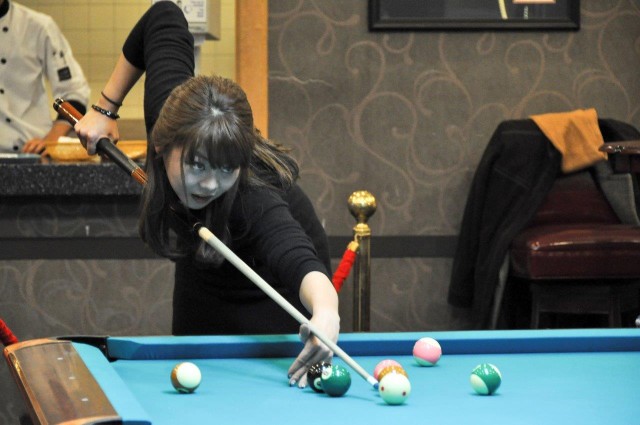 World champion pool shark visits Yongsan