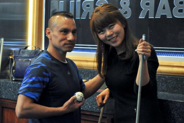 World champion pool shark visits Yongsan