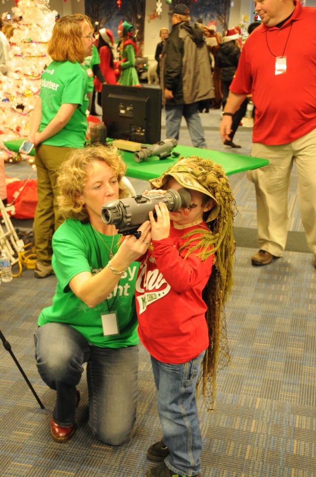 PEO Soldier volunteers help make Fantasy Flight for Terminally ill children