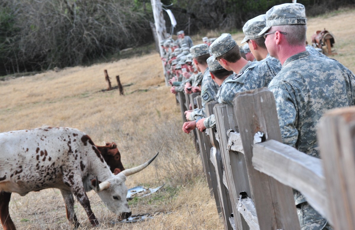 Gatesville, Texas spreads holiday joy to deploying Soldiers Article