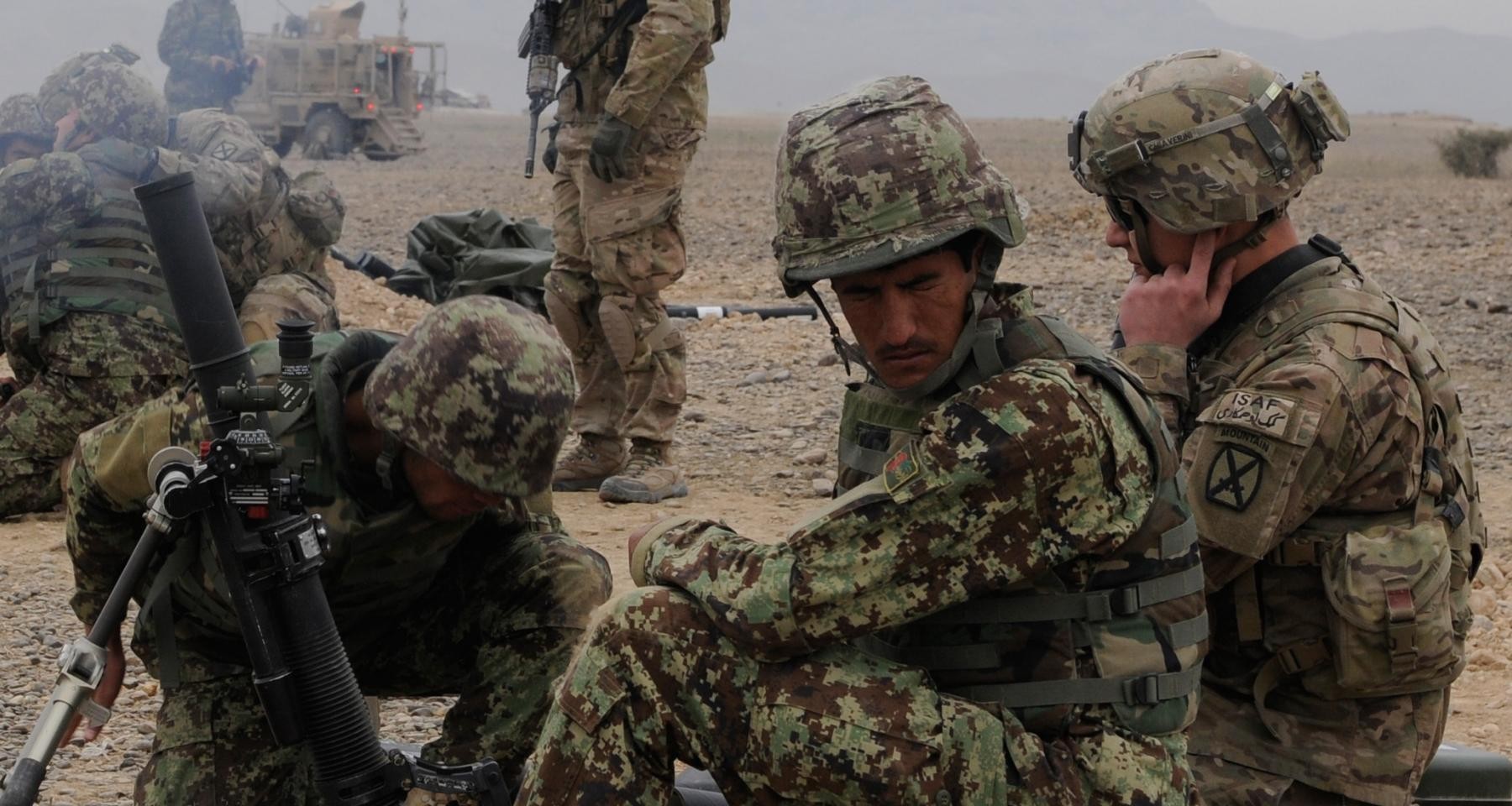 10th Mountain Division Soldiers teach Afghan mortarmen 60mm mortar