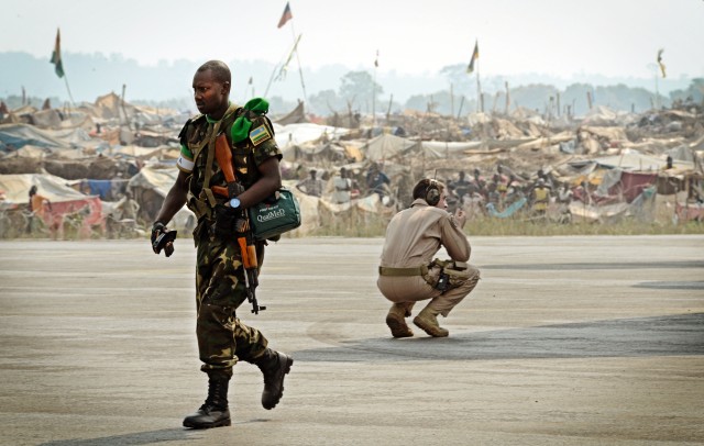 U.S. airlift Rwandans to Central African Republic