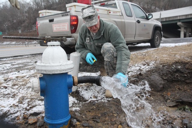 Va. Guard personnel assist W.Va. water collection operations
