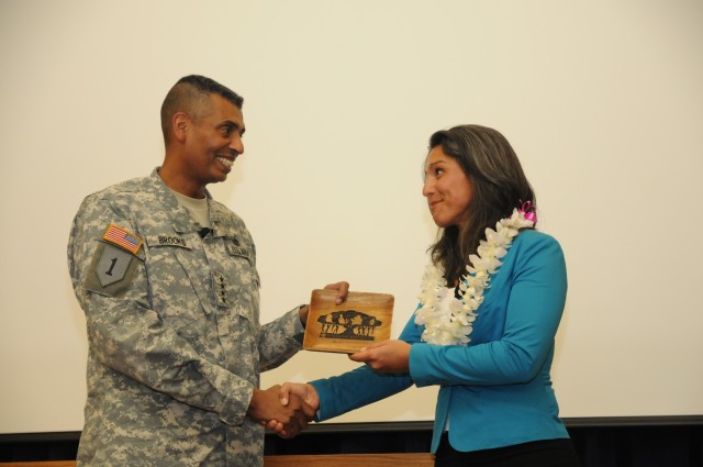 ALIAMANU MILITARY RESERVATION, Hawaii " Congresswoman Tulsi Gabbard, who represents Hawaii's second congressional district, spoke at the Sisters in Arms monthly meeting held at the Aliamanu Military R