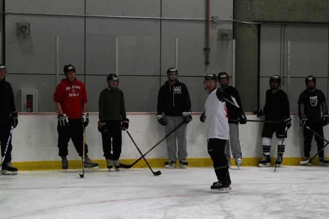 Army forms local hockey team 1