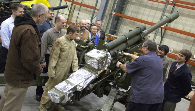 U.S., Canada partner to upgrade Canadian howitzer