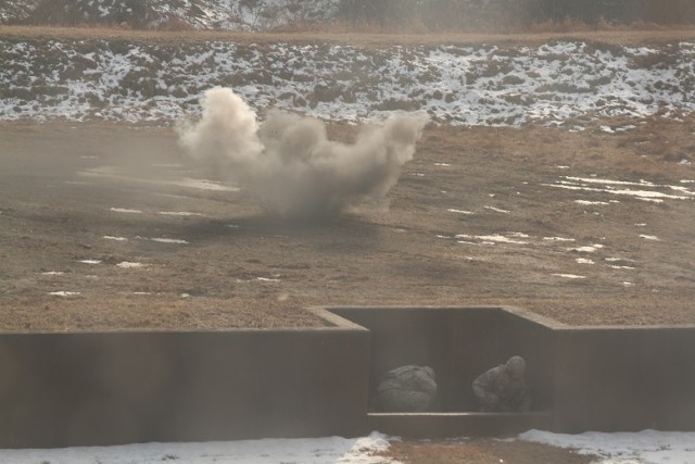 Air defenders hone hand grenade skills