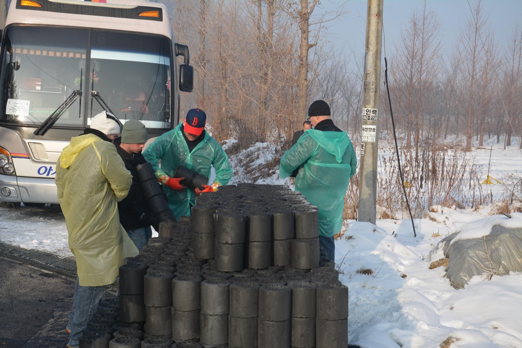 2ID soldiers deliver charcoal during GPO charity event Article The United States Army