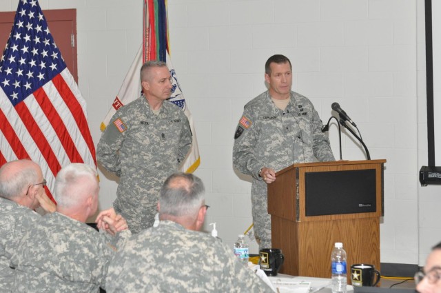372nd commander, Carlson, briefs USARC deputy commander