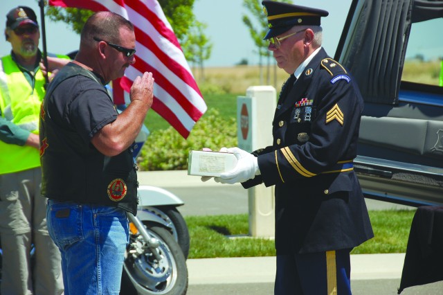 6I_COMRADES_HONORED_6