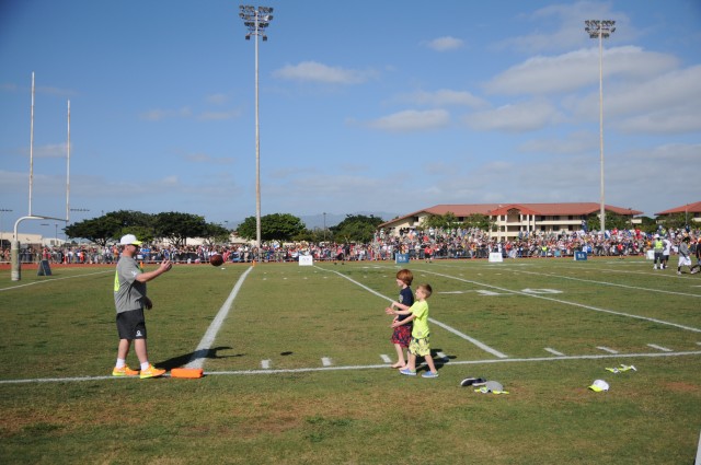New England Patriots Longan Mankins throws a football around with young fans