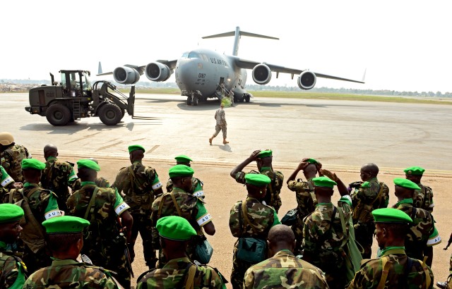 U.S. airlift Rwandans to Central African Republic