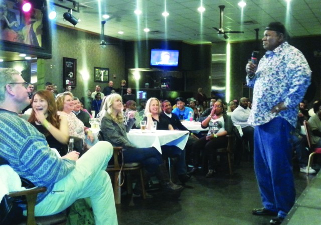 Comedy legend brings laughter to Yongsan troops