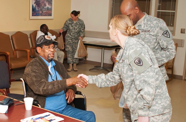 Soldiers visit veterans in Tuskegee