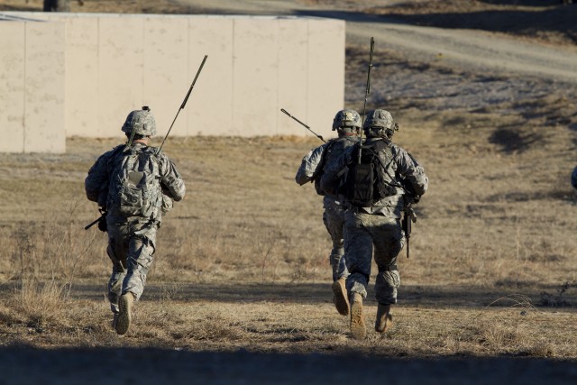 Training live: Devil brigade paratroopers prepare for stresses of combat at JRTC