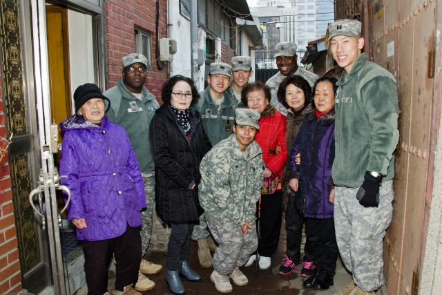 Lunar New Year volunteers deliver rice, friendship