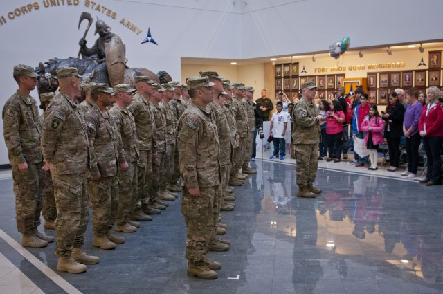 Lt. Gen. Milley thanks the families and friends of III Corps Soldiers