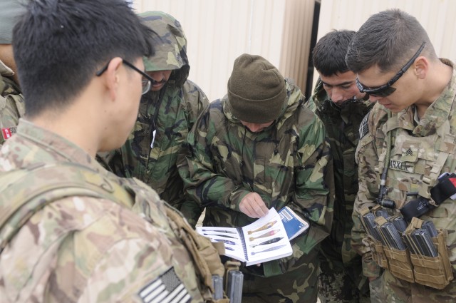 Soldiers show Afghans ropes of Explosive Ordinance Disposal