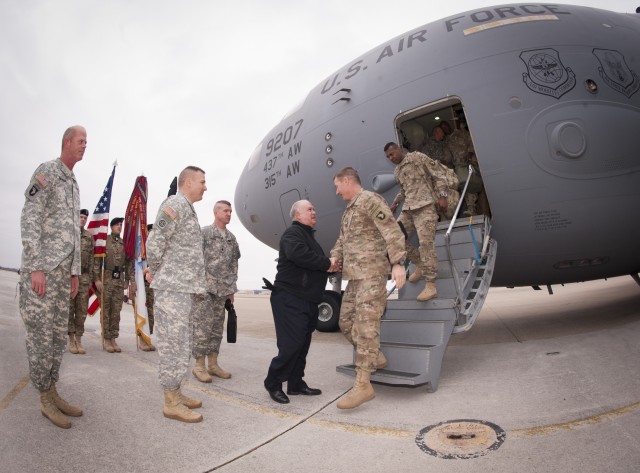 Army Under Secretary welcomes home division leadership, recognizes Fort Campbell as &#65533;