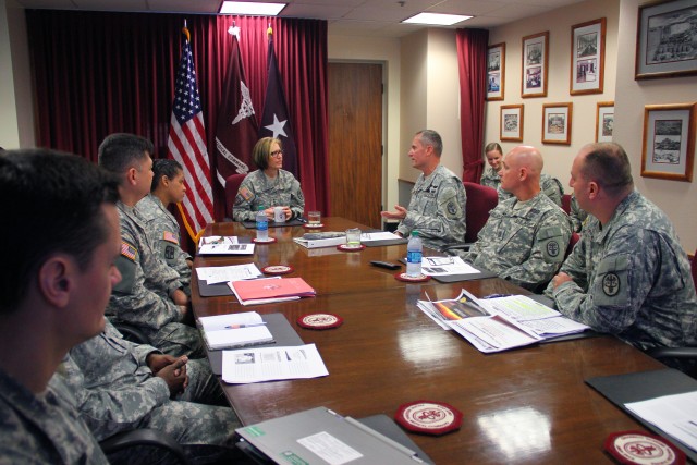 Army Surgeon General receives brief from Tripler Commanding General