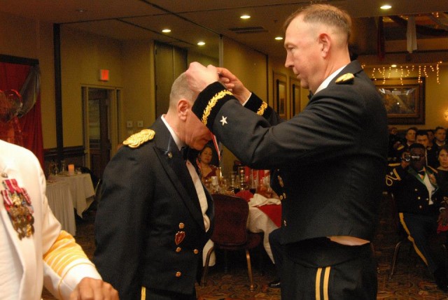 8th Army Commander receives the Gen. Brehon B. Somervell Medal of Excellence award