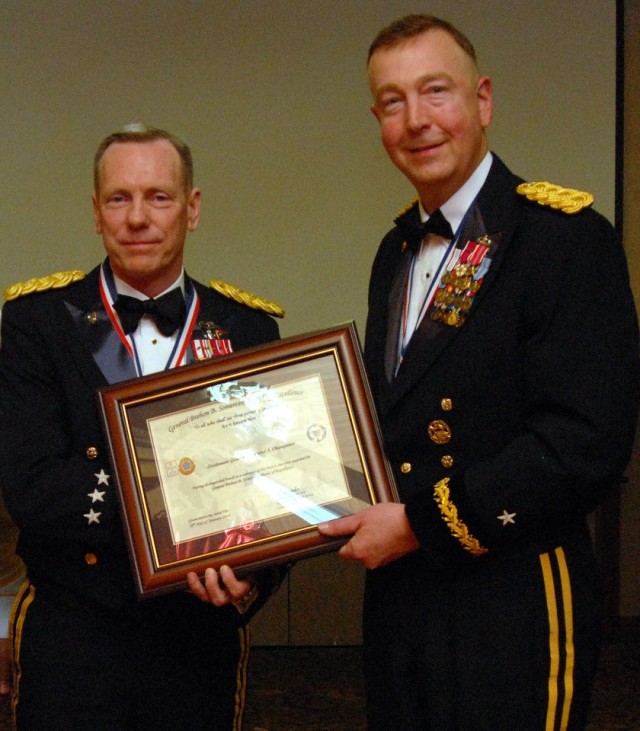 8th Army Commander receives the Gen. Brehon B. Somervell Medal of Excellence award