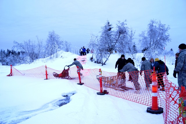Soldiers help at Yukon Quet