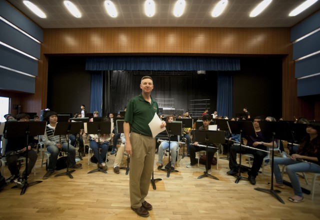 U.S. Army bandsman partners with local school