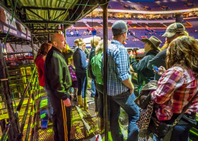 Fort Leonard Wood Soldiers take the stage at bull riders' arena