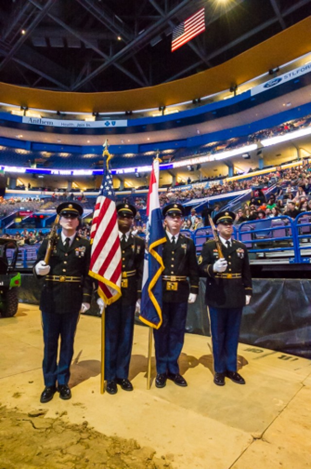 Fort Leonard Wood Soldiers take the stage at bull riders' arena