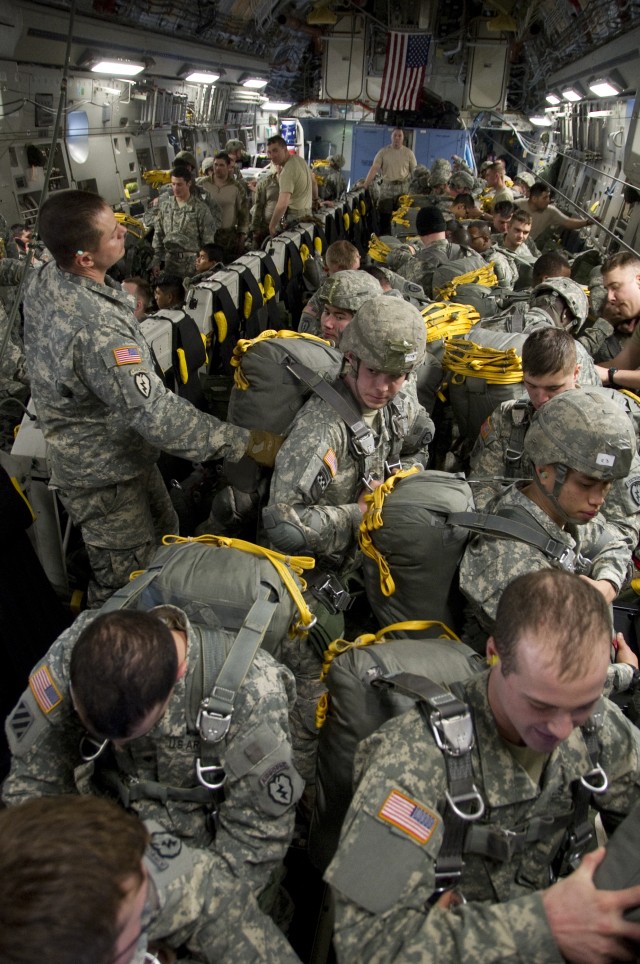 Spartan Brigade demonstrates quick response, airborne ability at Cobra Gold 2014