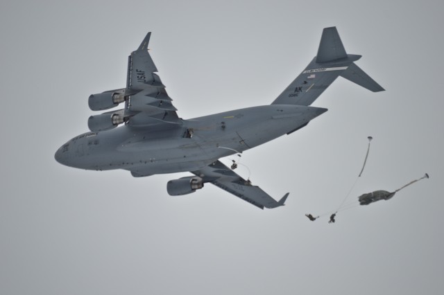 Spartan Brigade demonstrates quick response, airborne ability at Cobra Gold 2014