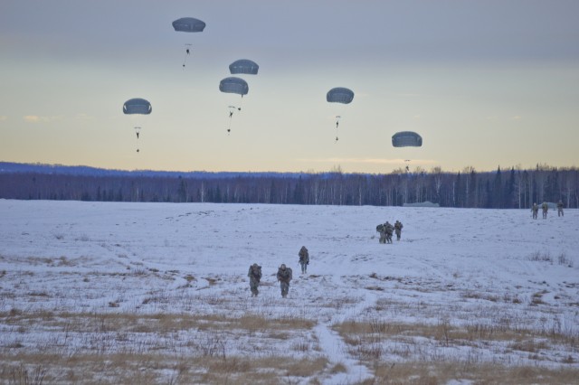 Spartan Brigade demonstrates quick response, airborne ability at Cobra Gold 2014