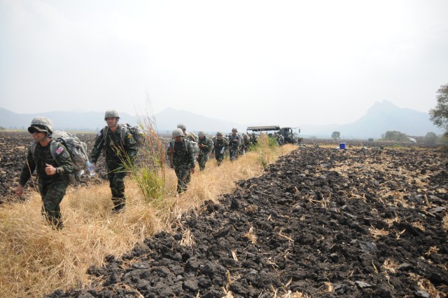 Spartan Brigade demonstrates quick response, airborne ability at Cobra Gold 2014