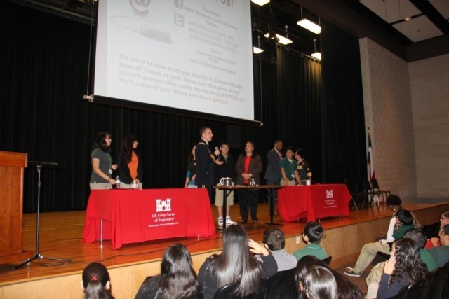 Congressman Veasey and Brig. Gen. Thomas Kula inspire local Dallas middle school students