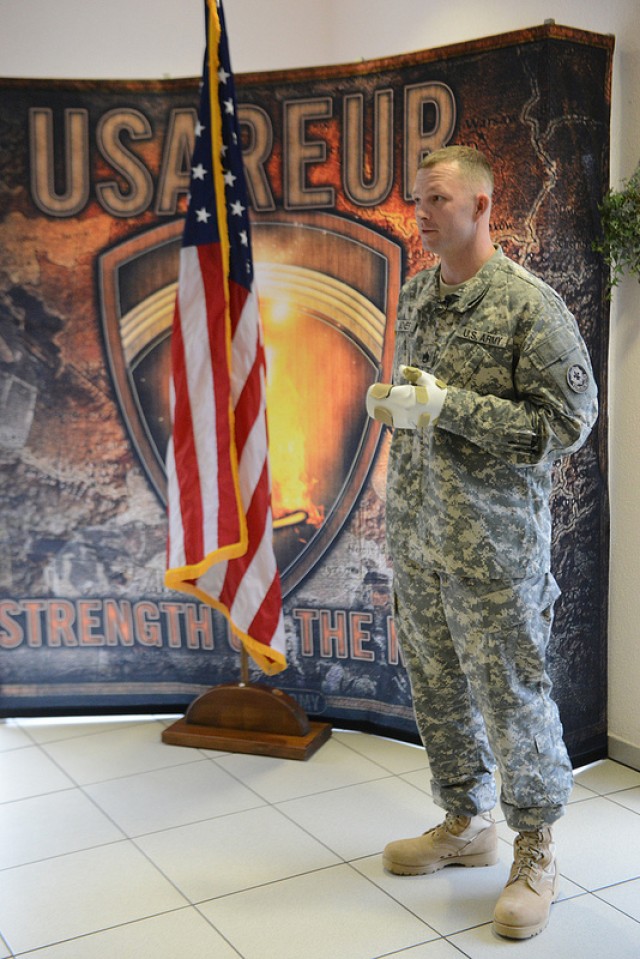 SSG Jones reenlists