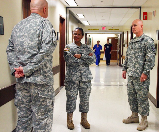 Army Medicine senior enlisted leader visits Tripler Emergency Department
