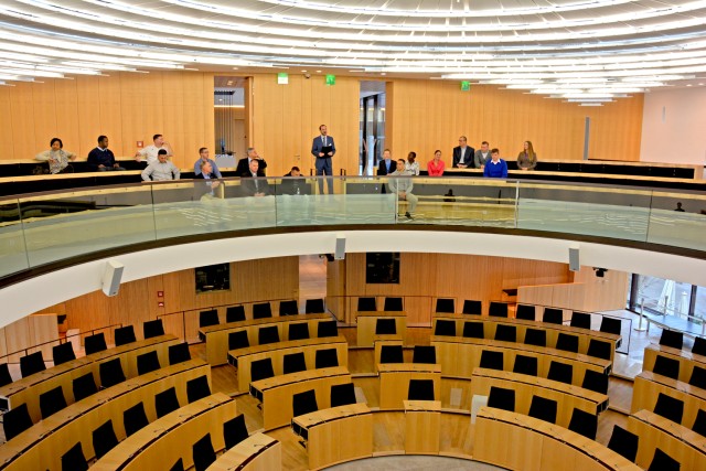 Professional development: Soldiers get inside look at Hessen's Parliament