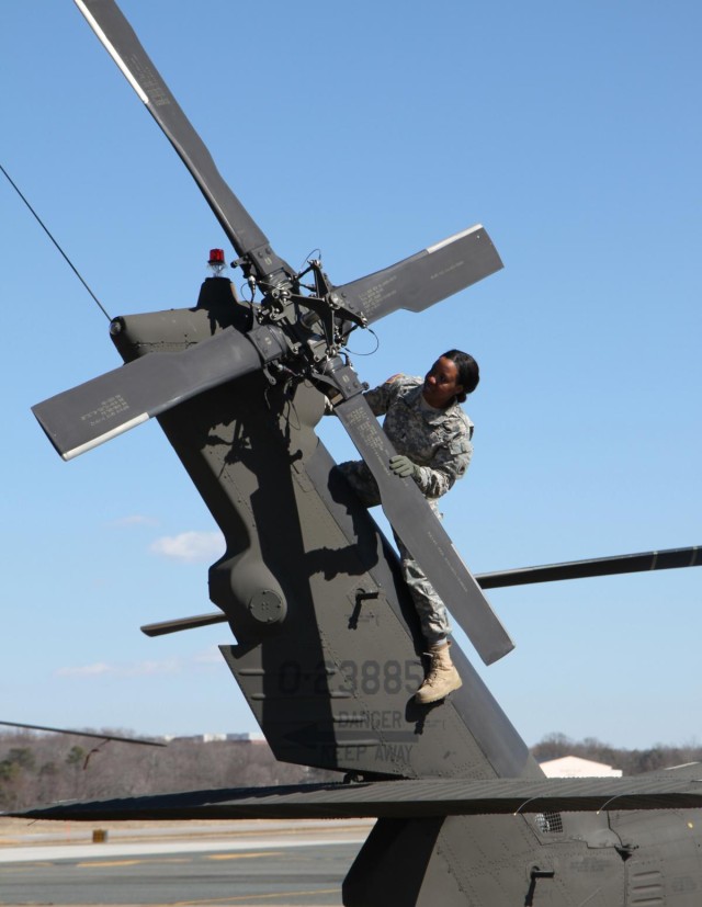 Army aviator becomes DC National Guard's first African-American female ...