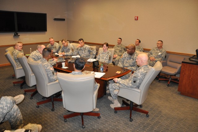 Maj. Gen. Dan York meets with Army Reservists at U.S. Army Space and Missile Defense Command/Army Forces Strategic Command