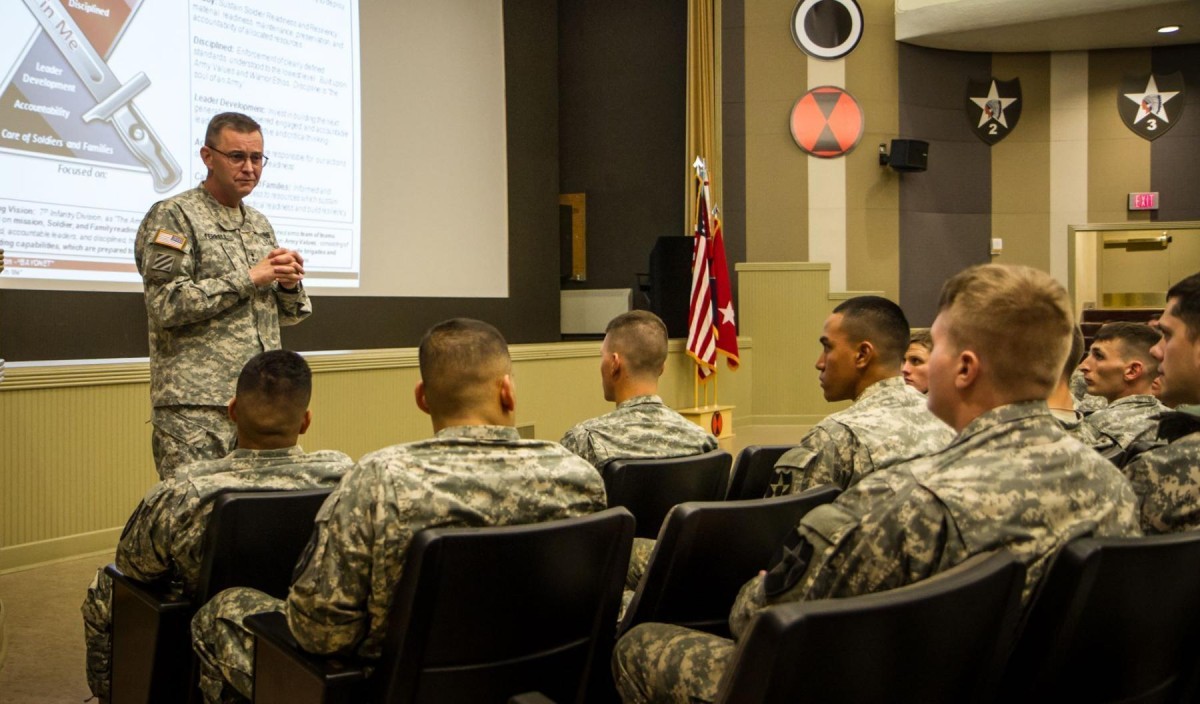 Newcomers briefing welcomes Soldiers to Bayonet Division | Article ...