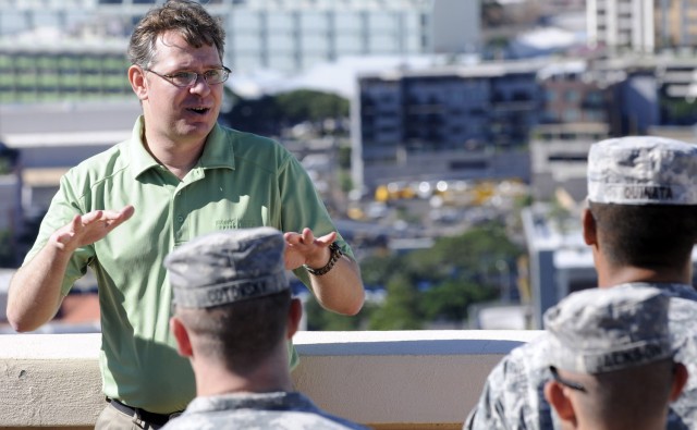 'Warfighters' visit the Battle of Nu'uanu