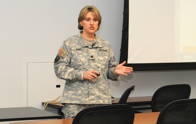 Lt. Col Avent instruct U.S. Army Officers on the new Officer Evaluation Report