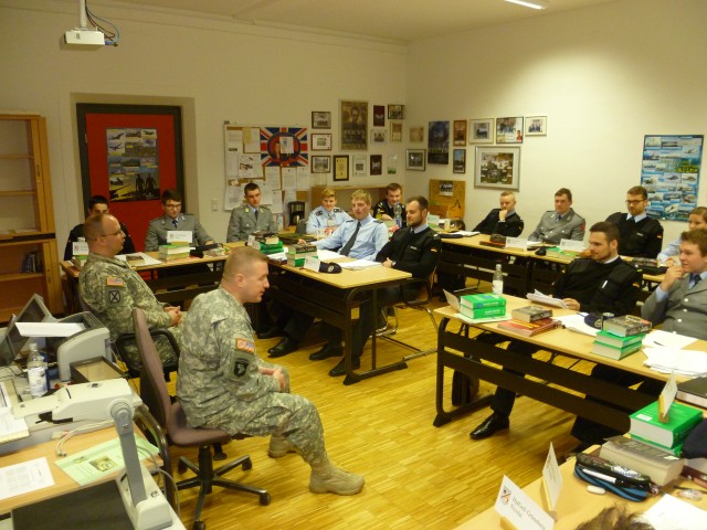 Why did you join the Army? Offizieranw&auml;rter fragen Captain Meserve und Sergeant Prescott.
